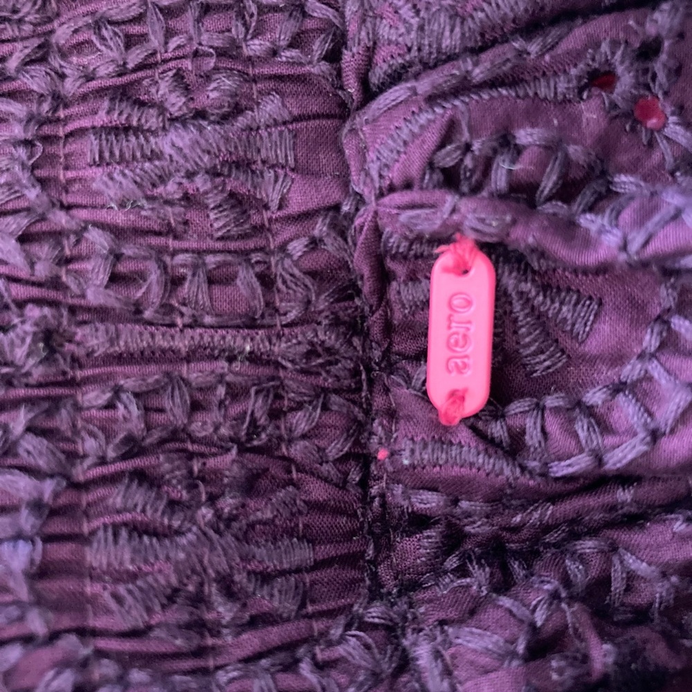 Textured design with eyelets in maroon/purple - Picture 2 of 8